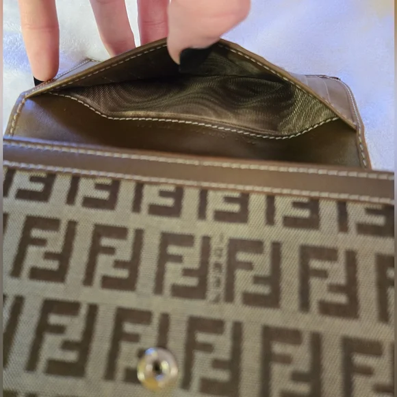 All Inclusive Fendi Brown Wallet with Iconic Monogram Pattern - Picture 9 of 14